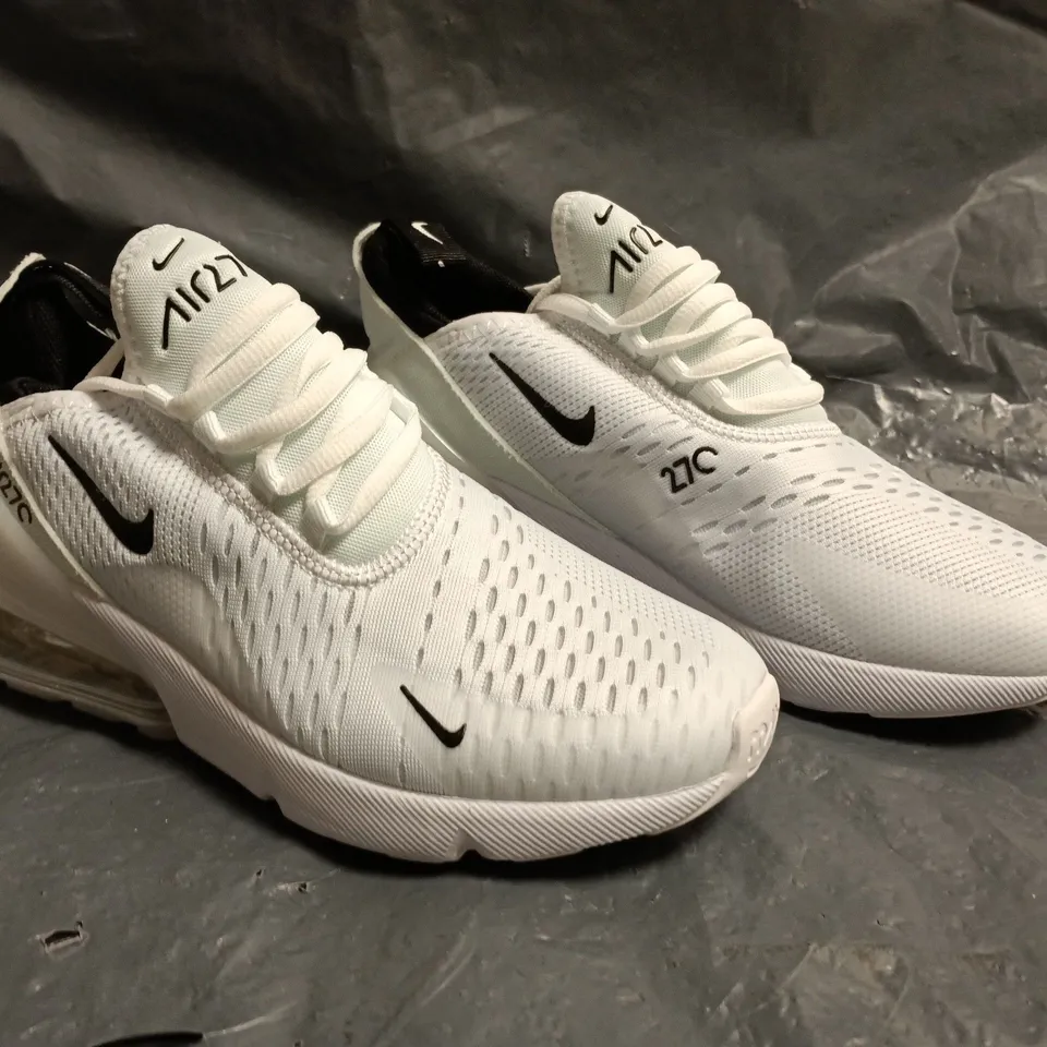 PAIR OF NIKE AIR 270 TRAINERS IN WHITE SIZE UK 4