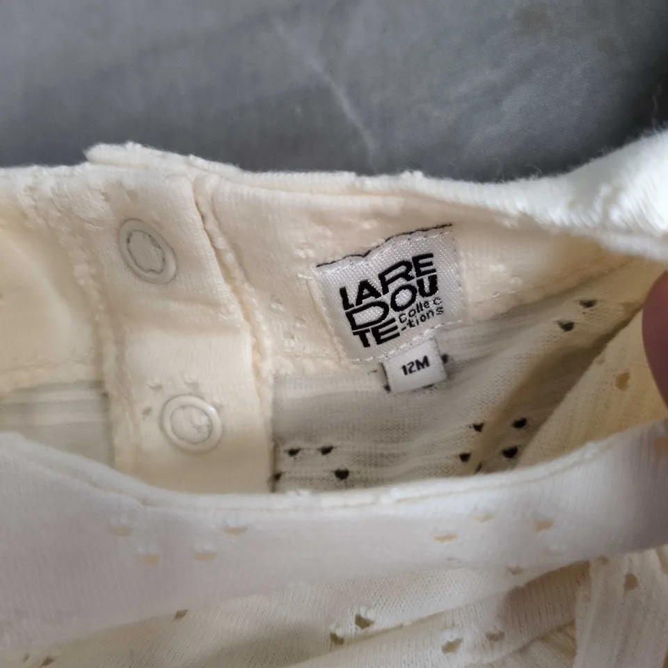 LA REDOUTE COLLECTIONS BABY TOPS – WHITE & TERRACOTTA EYELET (12M) SET OF 2