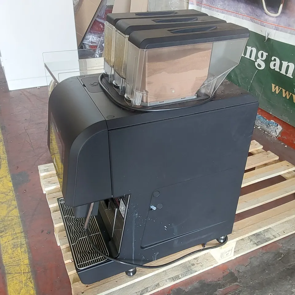 EVOCA KALEA PLUS COMMERCIAL COFFEE MACHINE WITH VITRIFRIGO MILK CHILLER