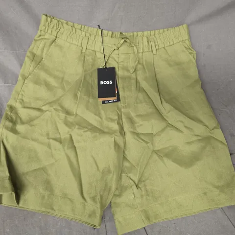 HUGO BOSS SHORTS IN GREEN SIZE UK 50