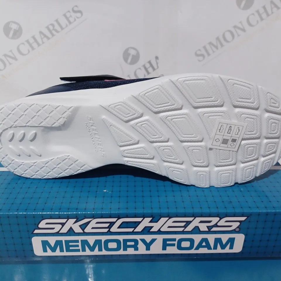 BOXED PAIR OF SKECHERS DYNAMIGHT 2 TRAINERS IN NAVY/PINK - 5