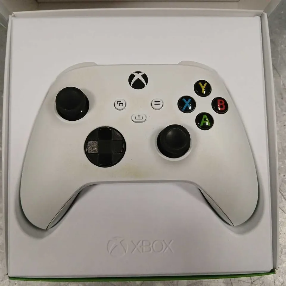 BOXED XBOX WIRELESS CONTROLLER