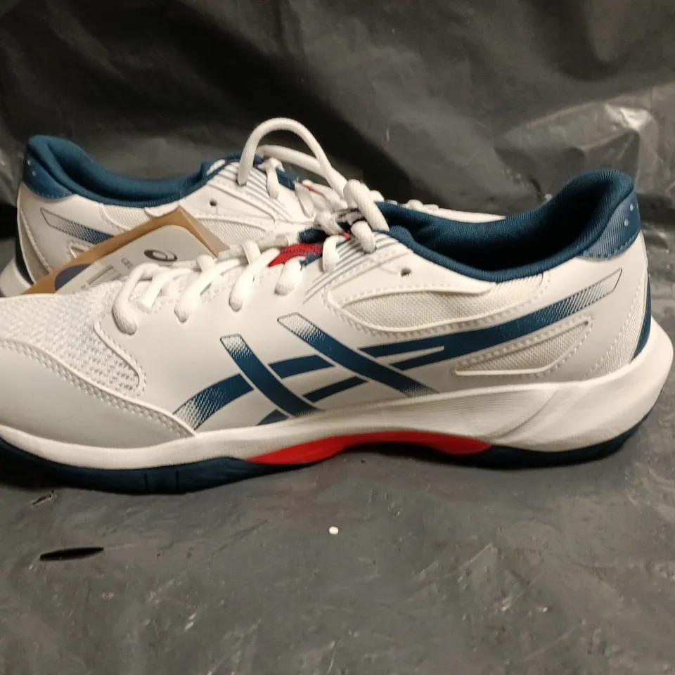 PAIR OD ASICS GEL ROCKET TRAINERS IN WHITE - UK 8