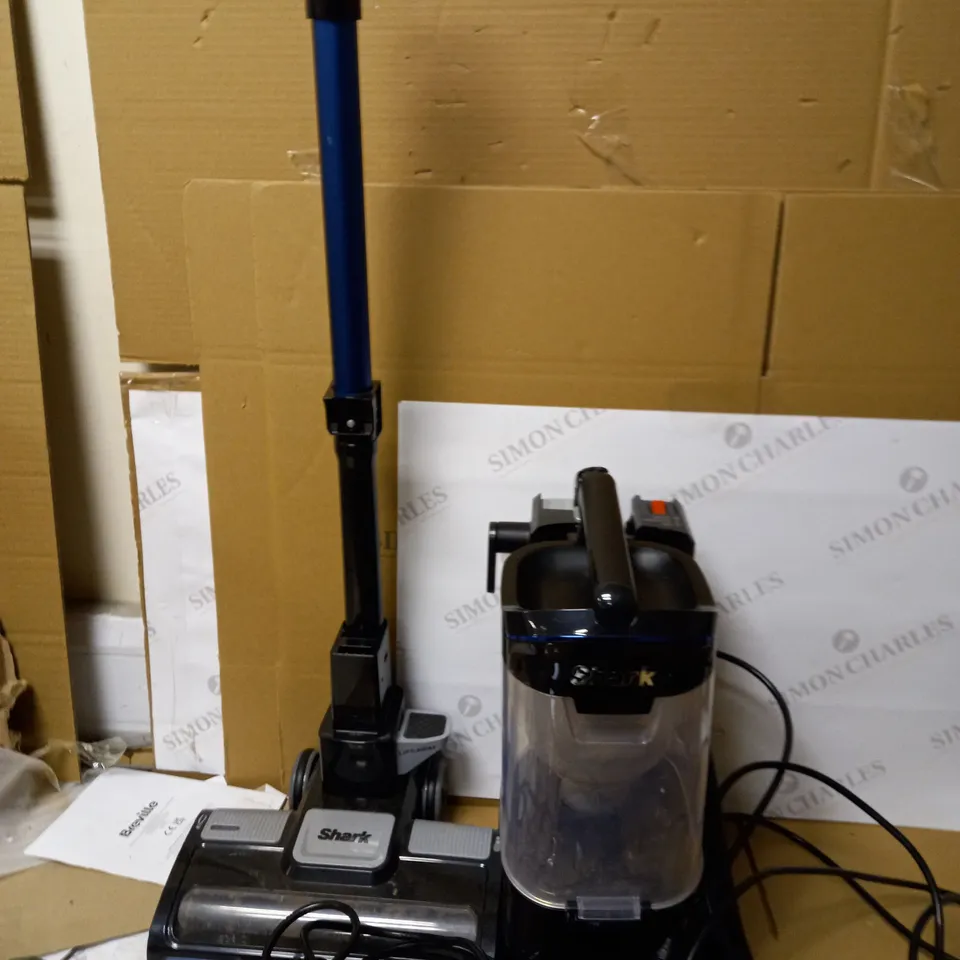 SHARK NV602UK LIFT-AWAY UPRIGHT VACUUM CLEANER 