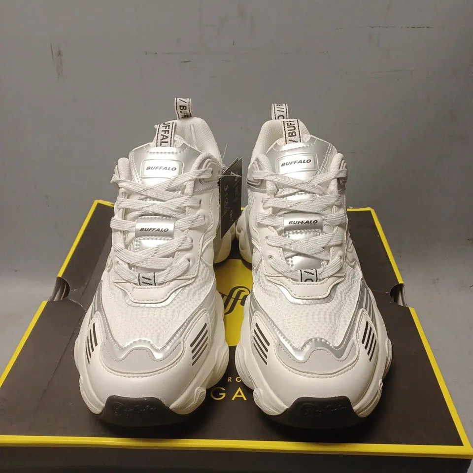 BOXED PAIR OF BUFFALO TRUCK TRAINERS - UK SIZE 6.5