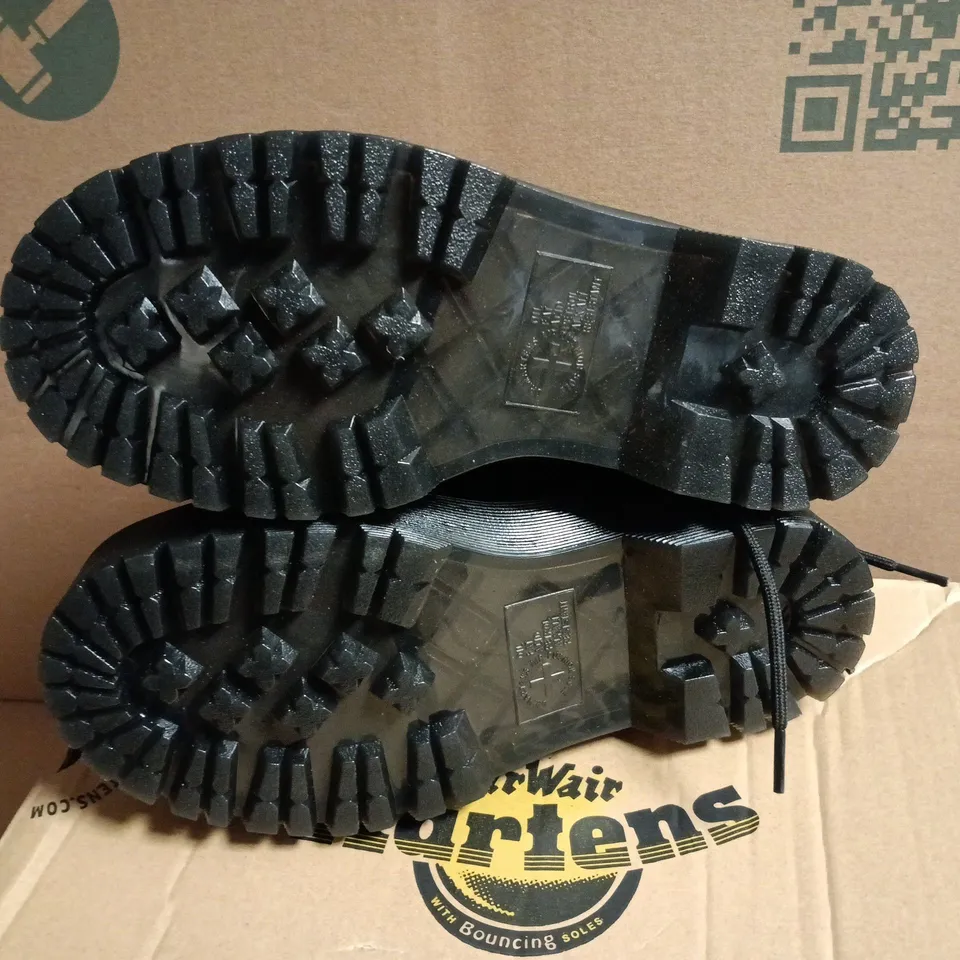 DR. MARTENS 1461 QUAD BLACK LEATHER SHOES – UK 3 (EU 36)