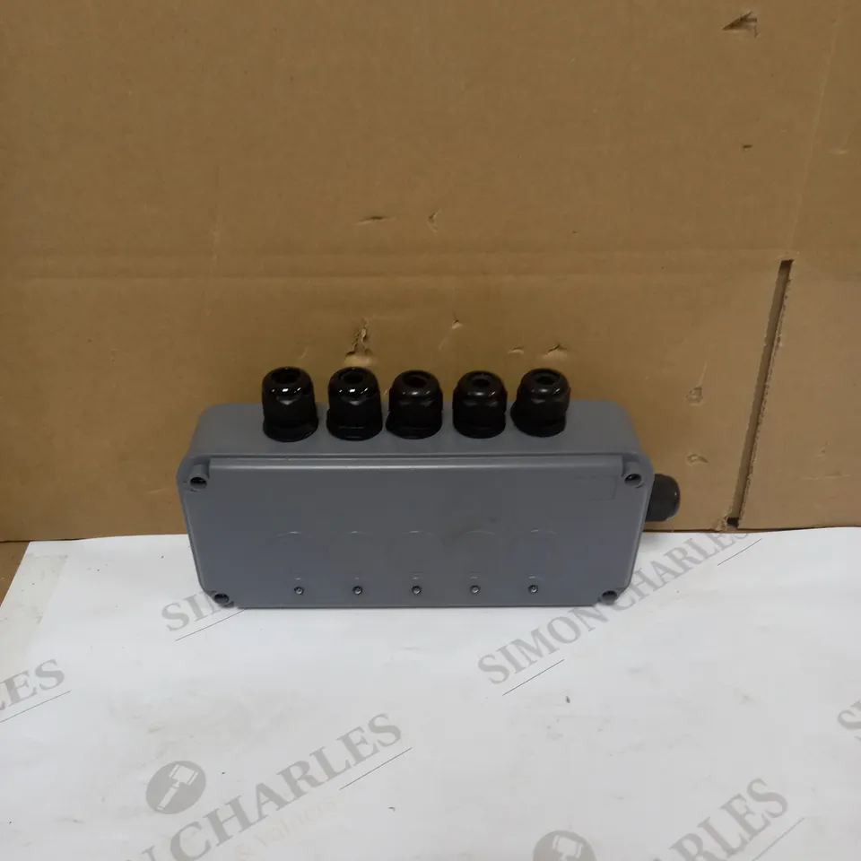 KNIGHTSBRIDGE OUTDOOR IPAV665G IP66 5G REMOTE SWITCH BOX