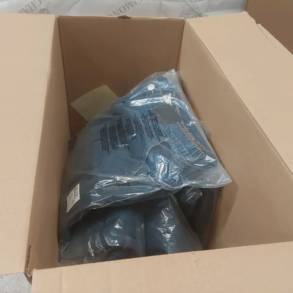 BOX CONTAINING APPROXIMATELY 9x BRAND NEW SIMPLY BE MID BLUE PLEAT DETAIL JEANS - SIZE 18R