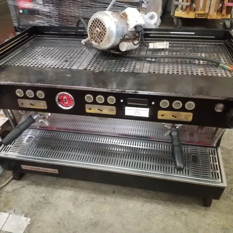 LA MARZOCCO LINEA PB AV 3 GROUP COFFEE MACHINE