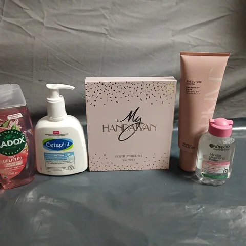 APPROXIMATEY 20 ASSORTED HEALTH AND BEAUTY PRODUCTS TO INCLUDE - RADOX SHOWER GEL - CETAPHIL CREAM CLEANSER AND GARNIER MICELLAR CLEANSING WATER