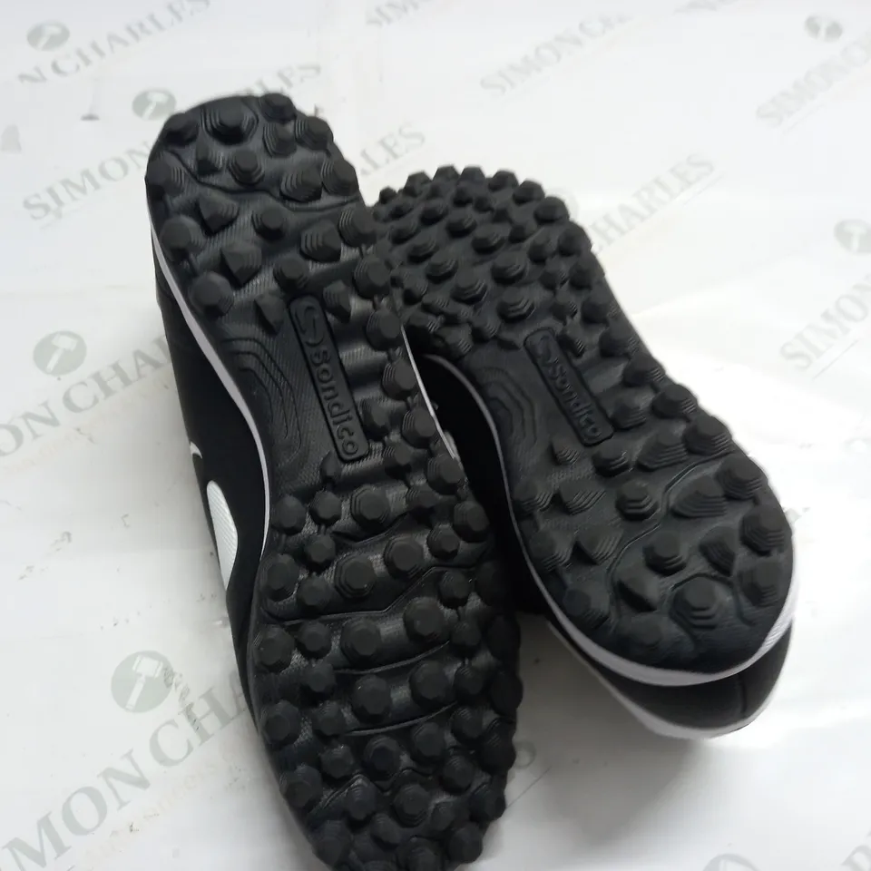SONDICO BLACK SPORTS TRAINERS - UK 9 