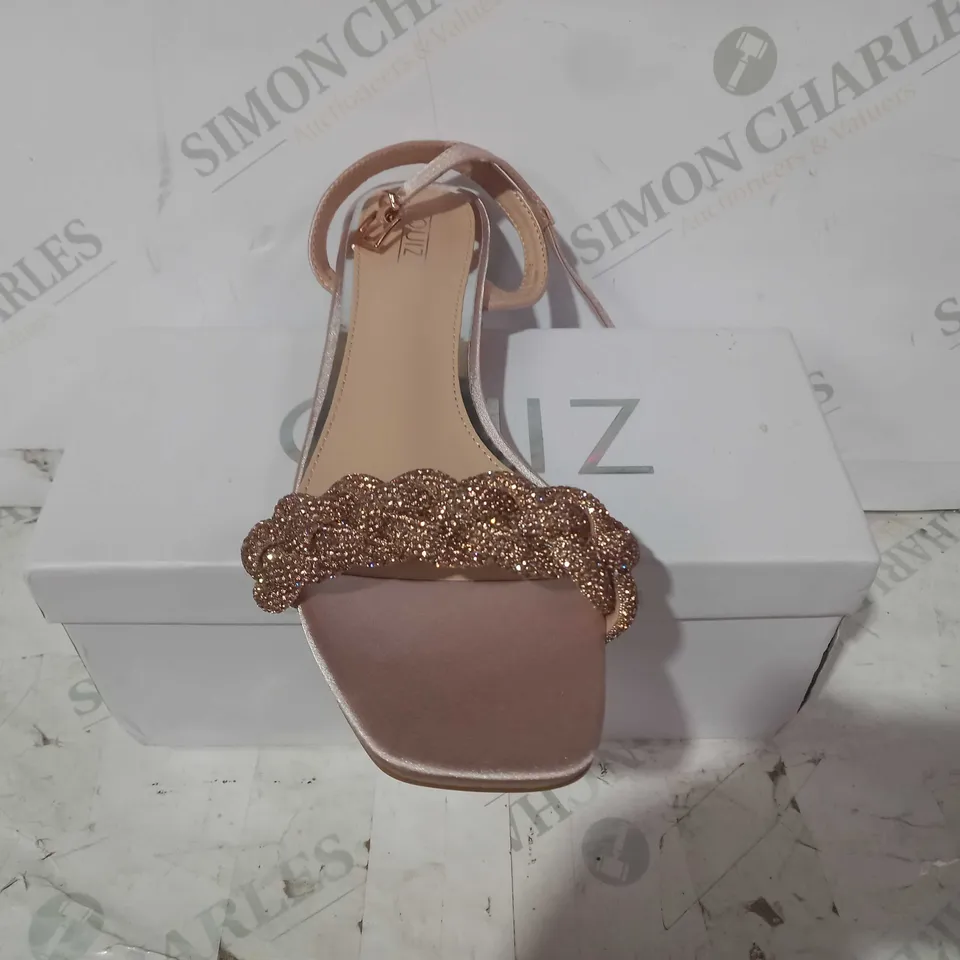 BOXED PAIR OF QUIZ OPEN TOE FLAT SANDALS IN ROSE GOLD COLOUR W. JEWEL EFFECT EU SIZE 40