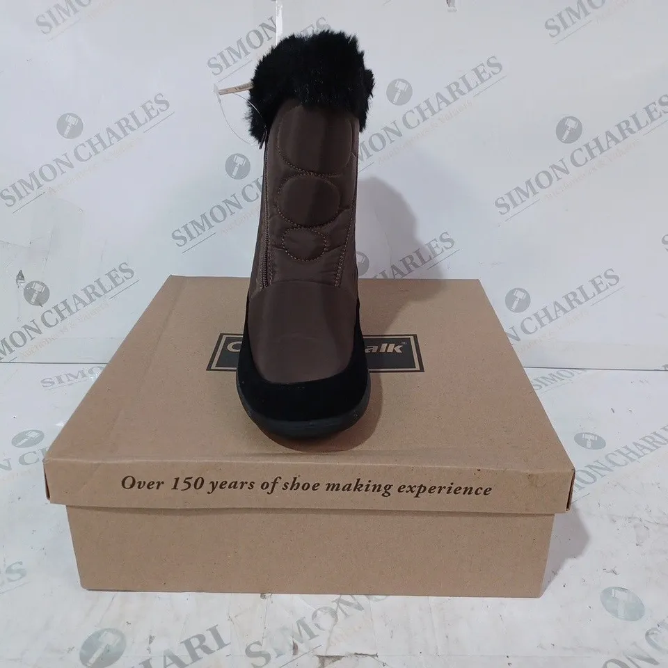 BOXED PAIR OF CUSHION-WALK FAUX FUR LINED ANKLE BOOTS IN BROWN SIZE 7