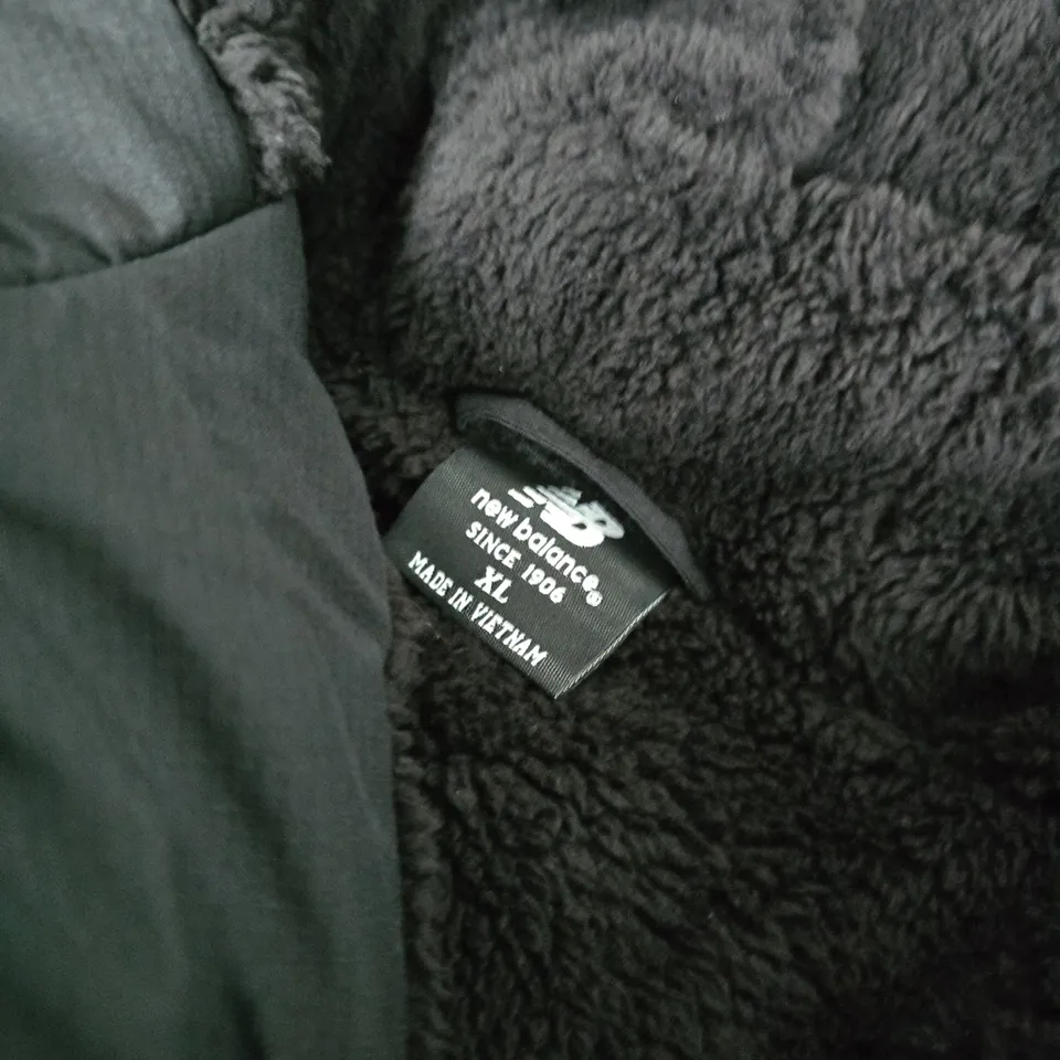 NEW BALANCE ZIP HOODED KACKET IN BLACK/PURPLE - XL