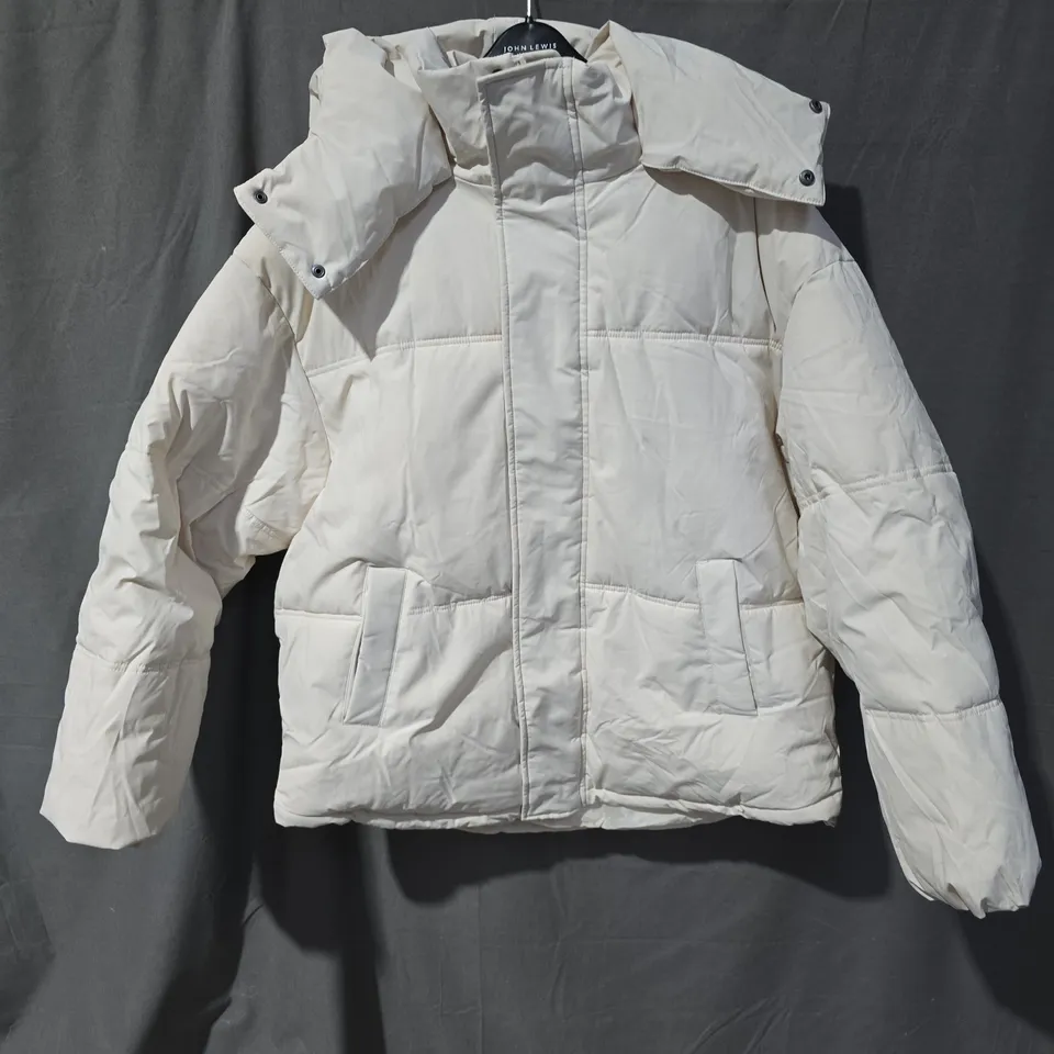 BOX OF APPROXIMATELY 25 CLOTHING ITEMS INCLUDING:BLACK AND BLUE STAR JUMPER, BROWN AND CREAM FUR COAT AND WHITE PUFFER