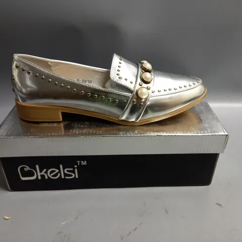 BOXED KELSI LADIES FLAT SHOES SILVER WITH BEADING DETAIL. SIZE 6