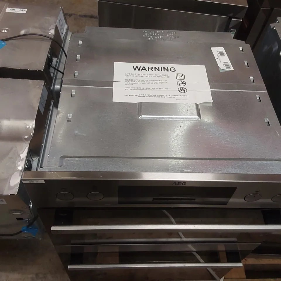 AEG BUILT IN ELECTRIC DOUBLE OVEN DCB331010M