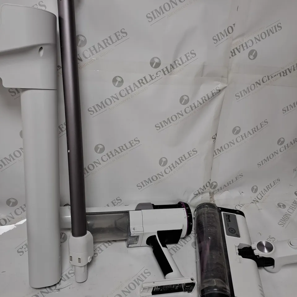 BOXED SHARK CORDLESS DETECT PRO VACUUM CLEANER