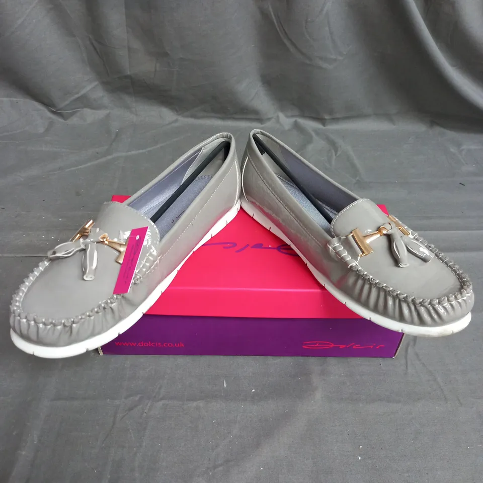 BOX OF 15 PAIRS OF DOLCIS KIRSTEN SLIP ON SHOE IN GLOSSY LIGHT GREY - VARIOUS SIZES