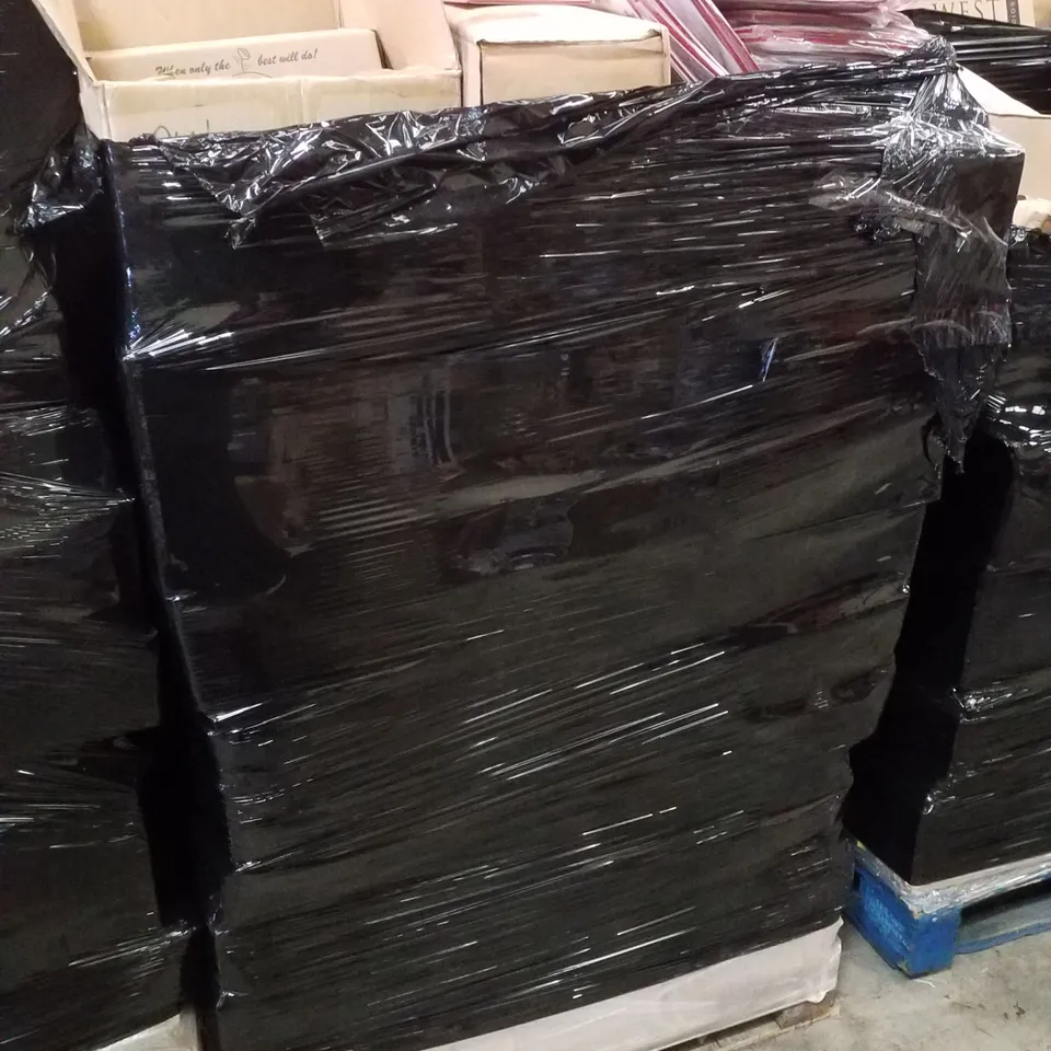PALLET CONTAINING LARGE QUANTITY OF ASSORTED GREETINGS CARDS