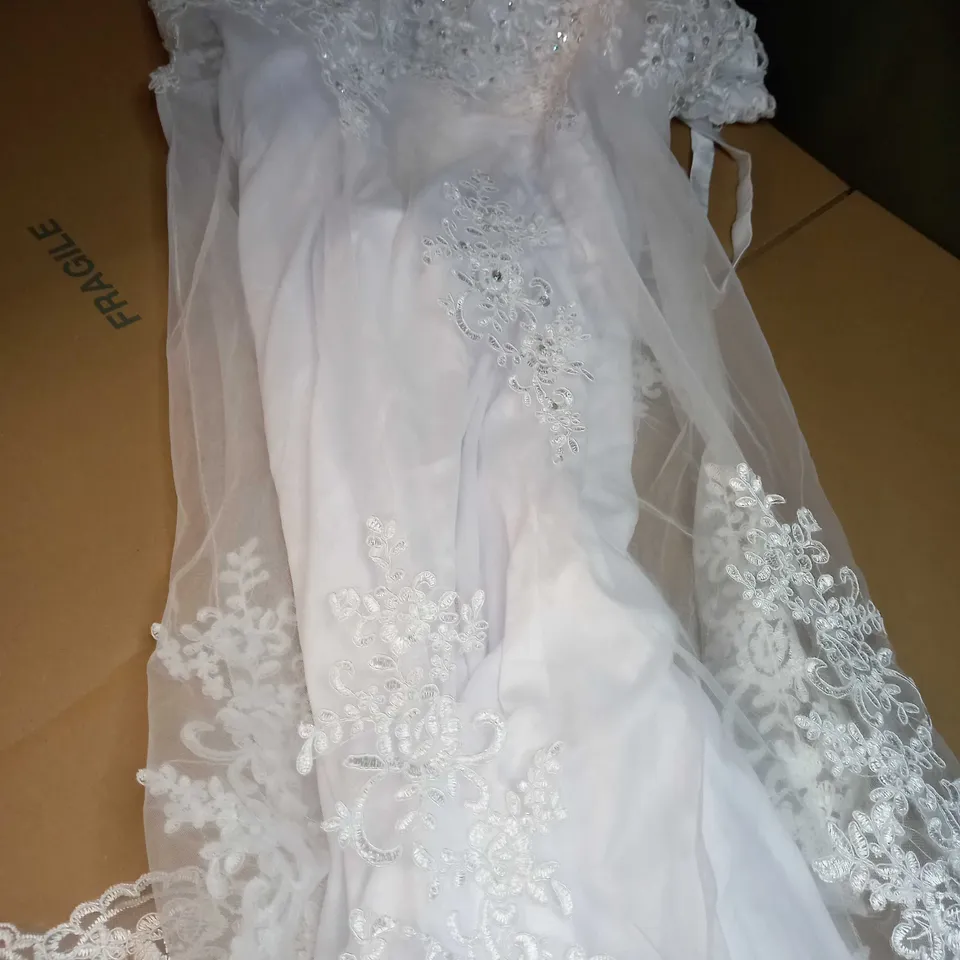 DESIGNER WHITE/LACE/GEM DETAILED WEDDING DRESS