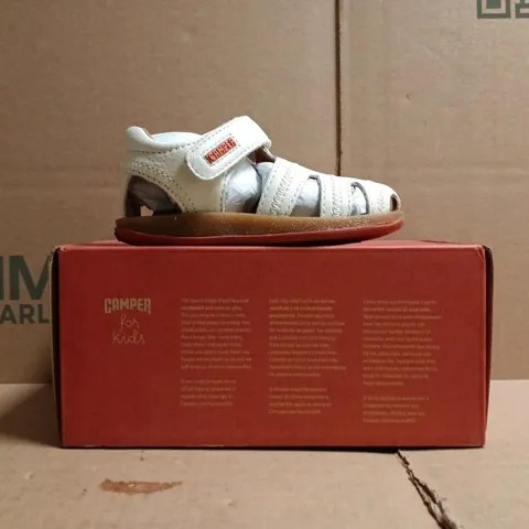 BOXED PAIR OF CAMPER FOR KIDS SANDALS IN WHITE SIZE EU 23