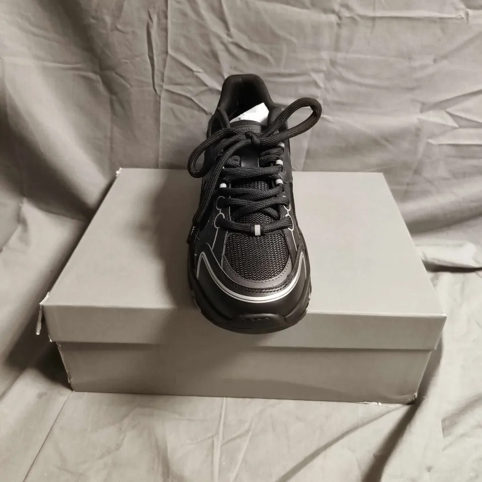 BOXED PARI OF CLEENS BLACK TRAINERS - MEN'S CASUAL SNEAKERS