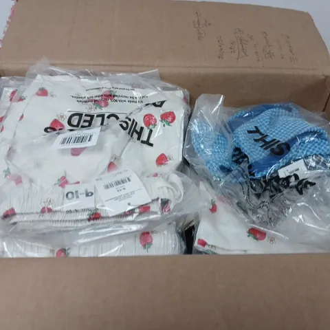 BOX OF APPROX 15 ASSORTED CLOTHING ITEMS IN VARIOUS STYLES , COLORS AND SIZES
