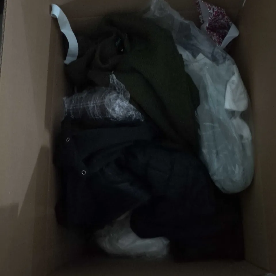 BOX OF APPROXIMATELY 20 ASSORTED CLOTHING ITEMS TO INCLUDE BEATLES T SHIRT, JEANS, GREY SWEATSHIRT, WINTER SOCKS ETC