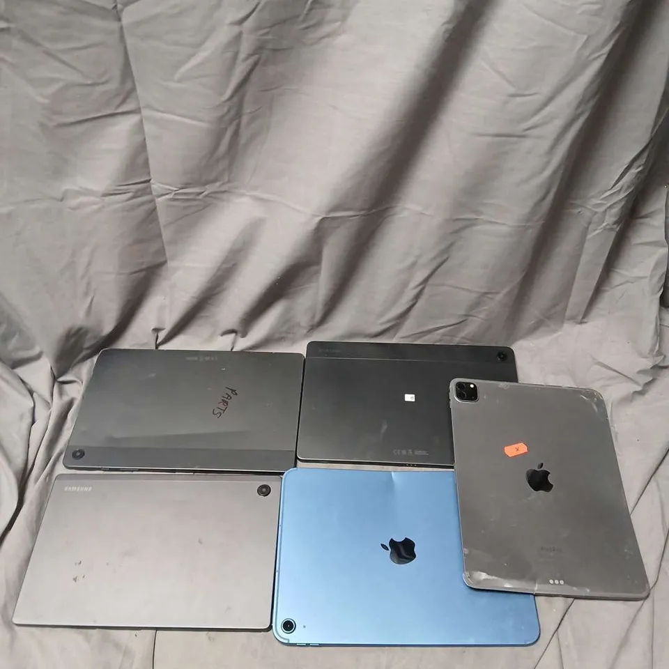 LOT OF 5 ASSORTED HEAVILY DAMAGED TABLETS TO INCLUDE - APPLE - SAMSUNG