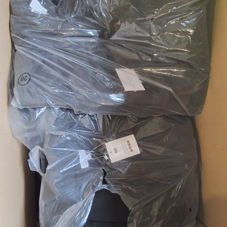 APPROXIMATELY 8 ASSORTED TAMSY JACKETS IN VARIOUS SIZES & STYLES 