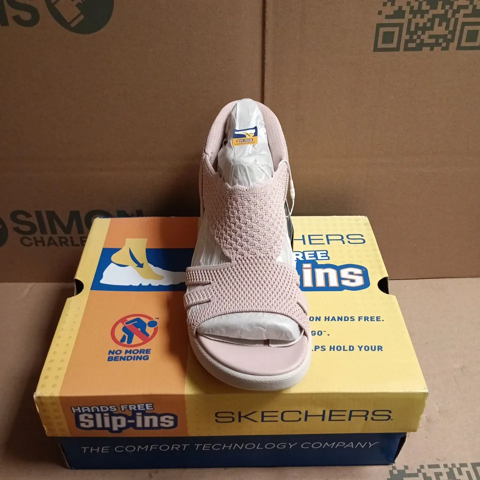 BOXED PAIR OF SKECHERS PARALLEL SLIP-INS SANDALS - 5