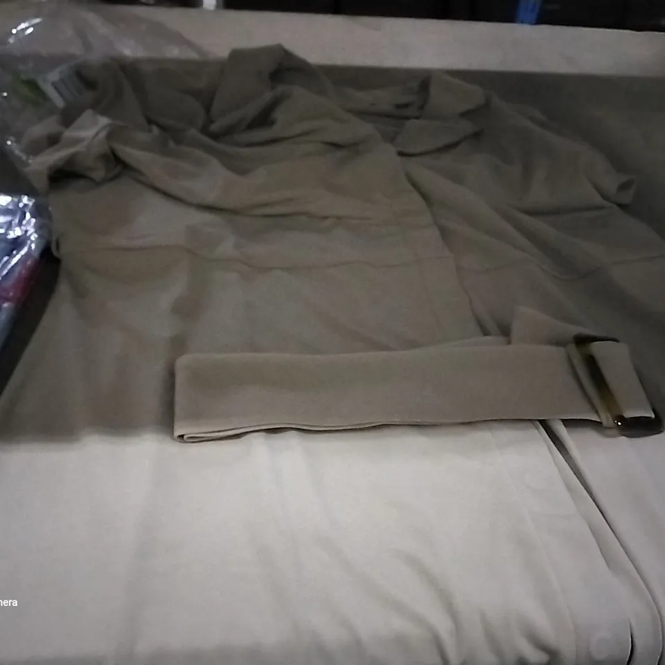 BOX OF APPROXIMATELY 15 ASSORTED BRAND NEW CLOTHING ITEMS TO INCLUDE A BEIGE STRAPPED DRESS AND A BUTTON UP FLOWERY DRESS