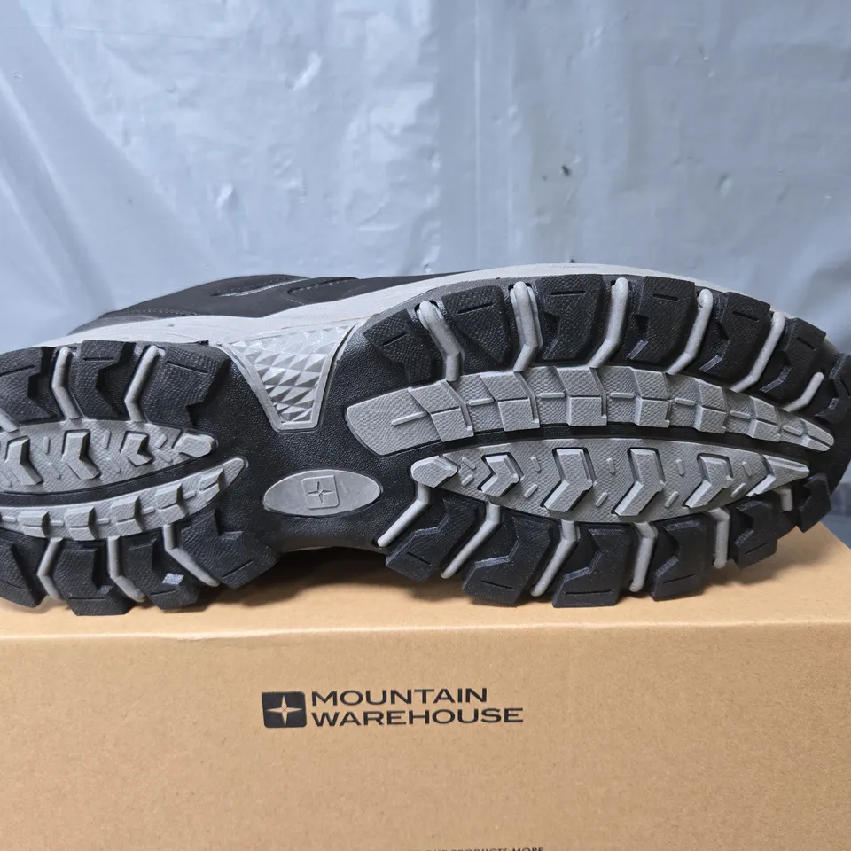 BOXED PAIR OF MOUNTAIN WAREHOUSE MCLEOD WIDE FIT OUTDOOR WALKING BOOTS IN BLACK - UK 13