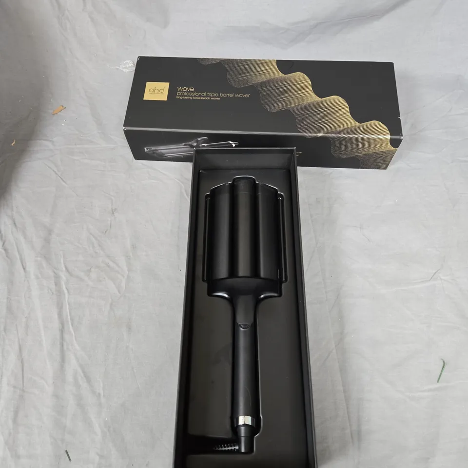 GHD WAVE PROFESSIONAL TRIPLE BARREL WAVER – BLACK
