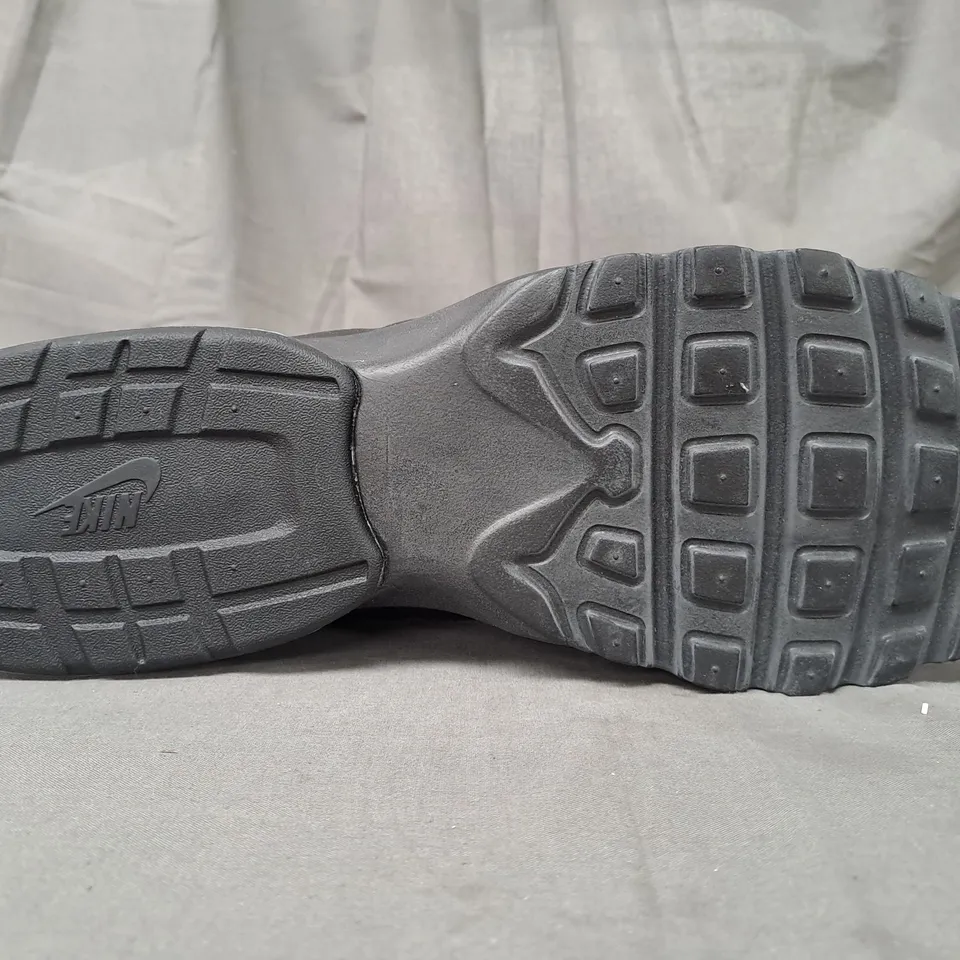 BOXED PAIR OF NIKE AIR MAX SHOES IN BLACK UK SIZE 13