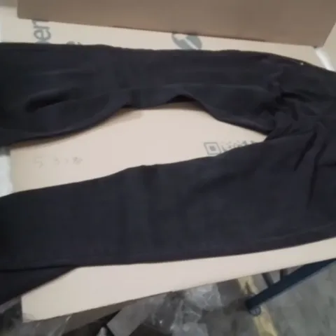 BOX CONTAINING APPROXIMATELY 5 BRAND NEW SIMPLY BE PLEAT DETAIL JEANS WASHED BLACK SIZE 16L