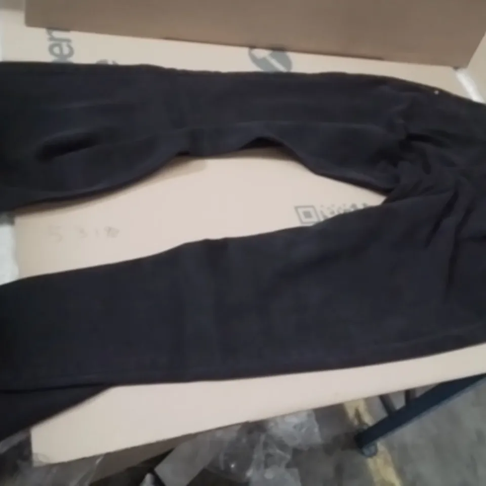 BOX CONTAINING APPROXIMATELY 5 BRAND NEW SIMPLY BE PLEAT DETAIL JEANS WASHED BLACK SIZE 16L