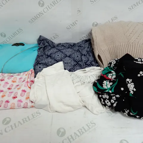 BOX OF APPROXIMATELY 20 ASSORTED ITEMS TO INCLUDES DRESSES, TOPS, JACKETS ETC