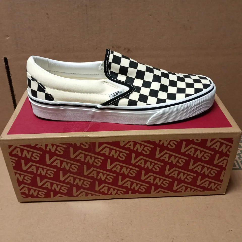 VANS CLASSIC SLIP-ON SHOES – BLACK & WHITE CHECKERBOARD, UK 6