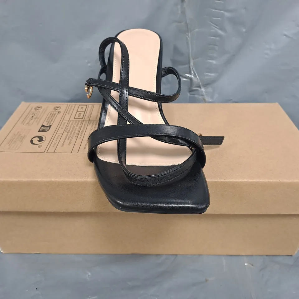 BOXED PAIR OF UNBRANDED OPEN TOE BLOCK HEEL SANDALS IN BLACK SIZE EU 38