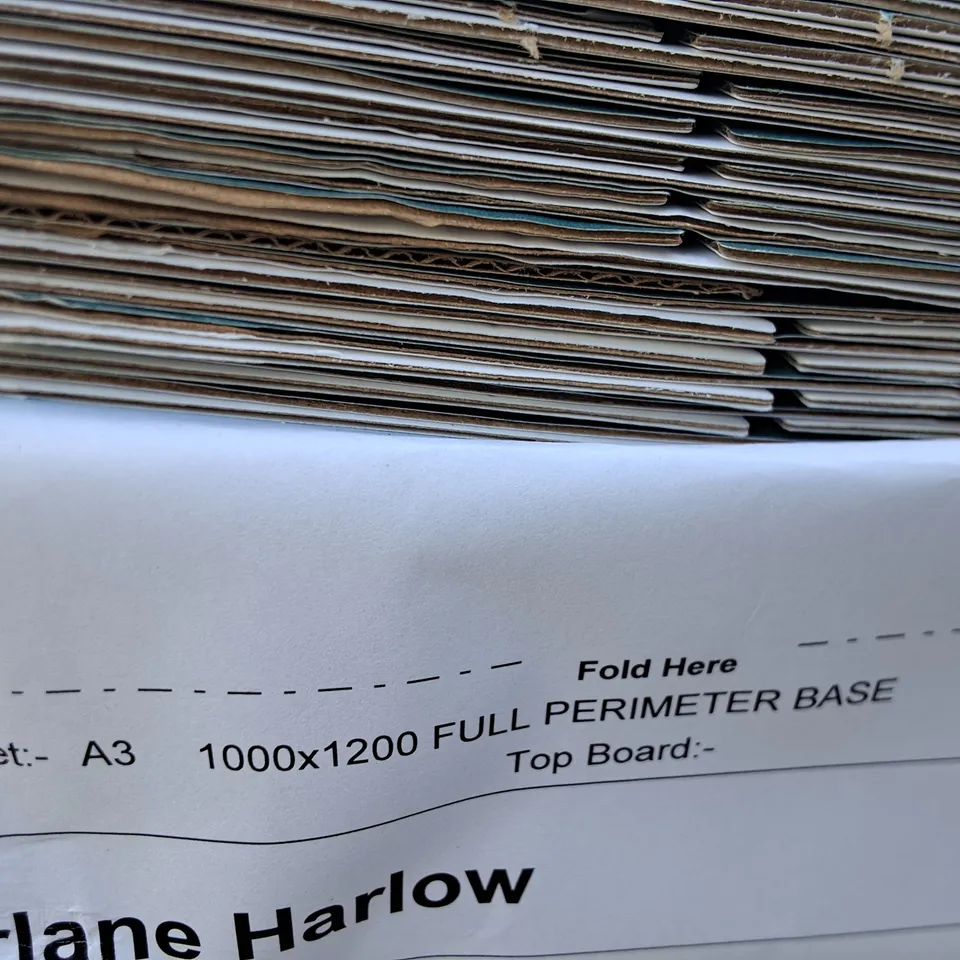 PALLET OF APPROXIMATELY 2000 FULL PERIMETER CARDBOARD BASES 1000 X 1200
