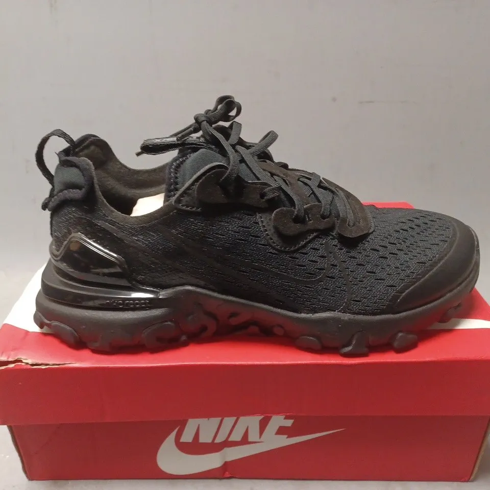 BOXED PAIR NIKE REACT VISION TRAINERS - UK SIZE 5.5 - KIDS