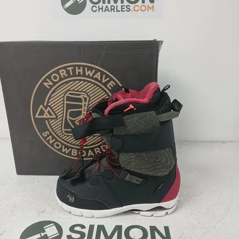 NORTHWAVE DECADE SL SNOWBOARD BOOTS, UK 10 (EU 45 / US 11.5) - BLACK/GREY WITH PINK LINING
