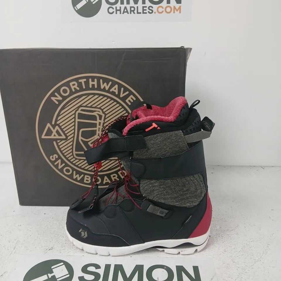NORTHWAVE DECADE SL SNOWBOARD BOOTS, UK 10 (EU 45 / US 11.5) - BLACK/GREY WITH PINK LINING