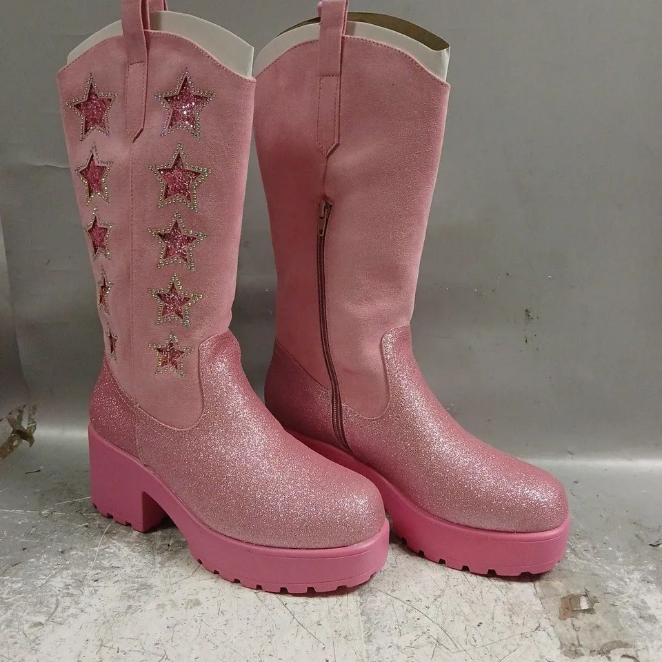 BOXED PAIR OF KOI PASTEL SUPERNOVA CHUNKY WESTERN BOOTS IN PINK SIZE UK 9