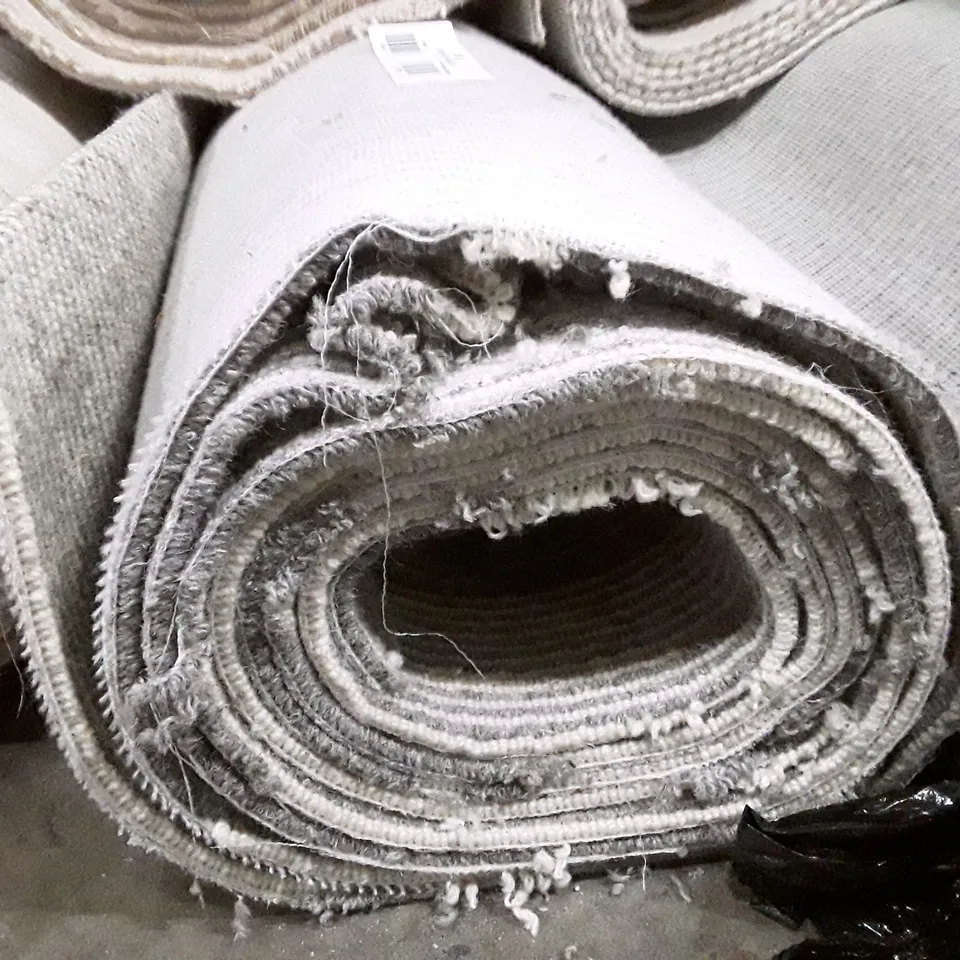 ROLL OF QUALITY LAKELAND SILVER HERDWICK CARPET APPROXIMATELY 5×5.42M