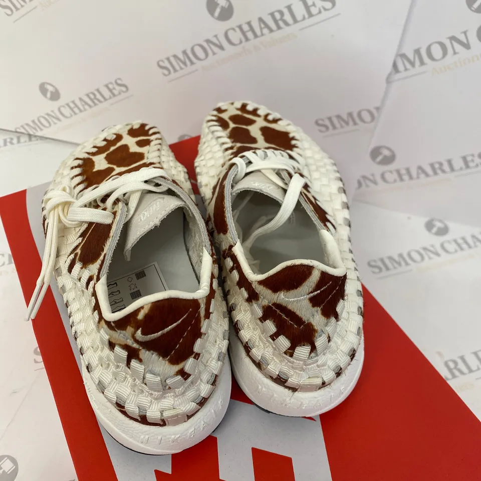 BOXED PAIR OF NIKE AIR FOOTSCAPE WOVEN SHOES SIZE 4.5