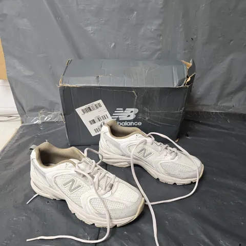 BOXED PAIR OF NEW BALANCE 530 TRAINERS WHITE UK 6