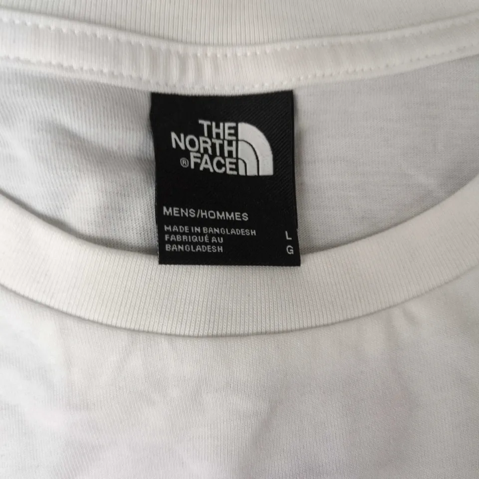 THE NORTH FACE MEN'S WHITE T-SHIRT – LOGO CHEST, SIZE L,